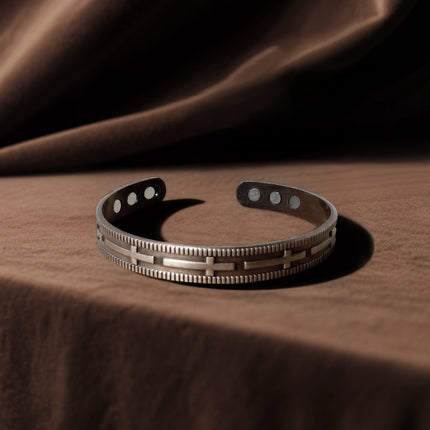 Magicfad Adjustable Magnetic Copper Bracelet - A Timeless Traditional Accessory