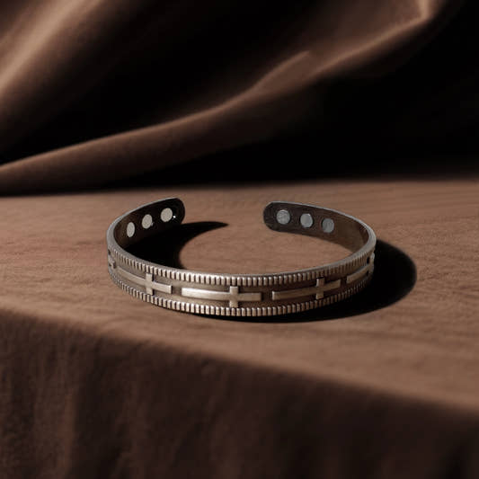 Magicfad Adjustable Magnetic Copper Bracelet - A Timeless Traditional Accessory